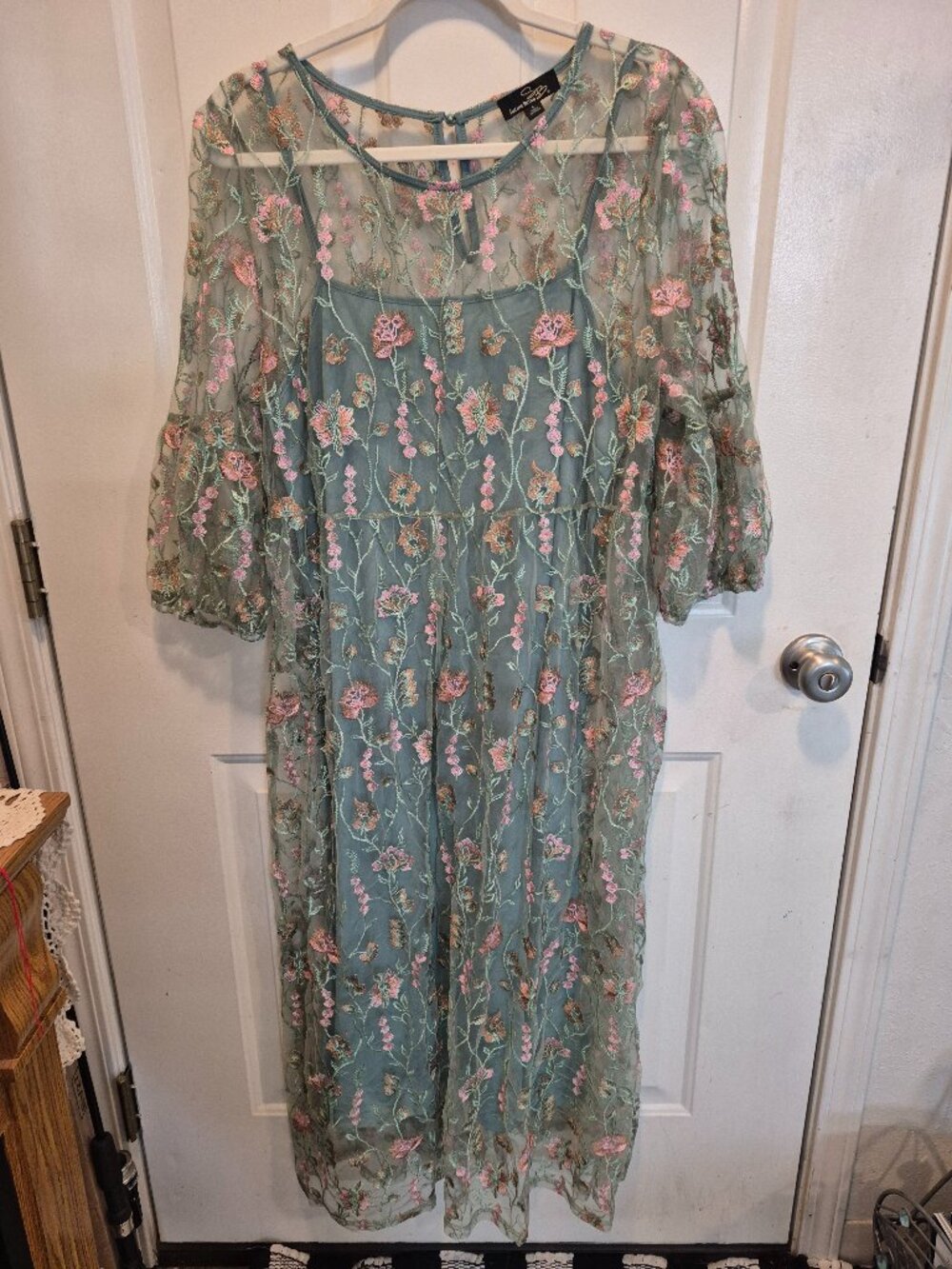 Suzanne Betro Mesh Overlay Dress; Two Piece Set; NWOT; Size Large; Embroidered